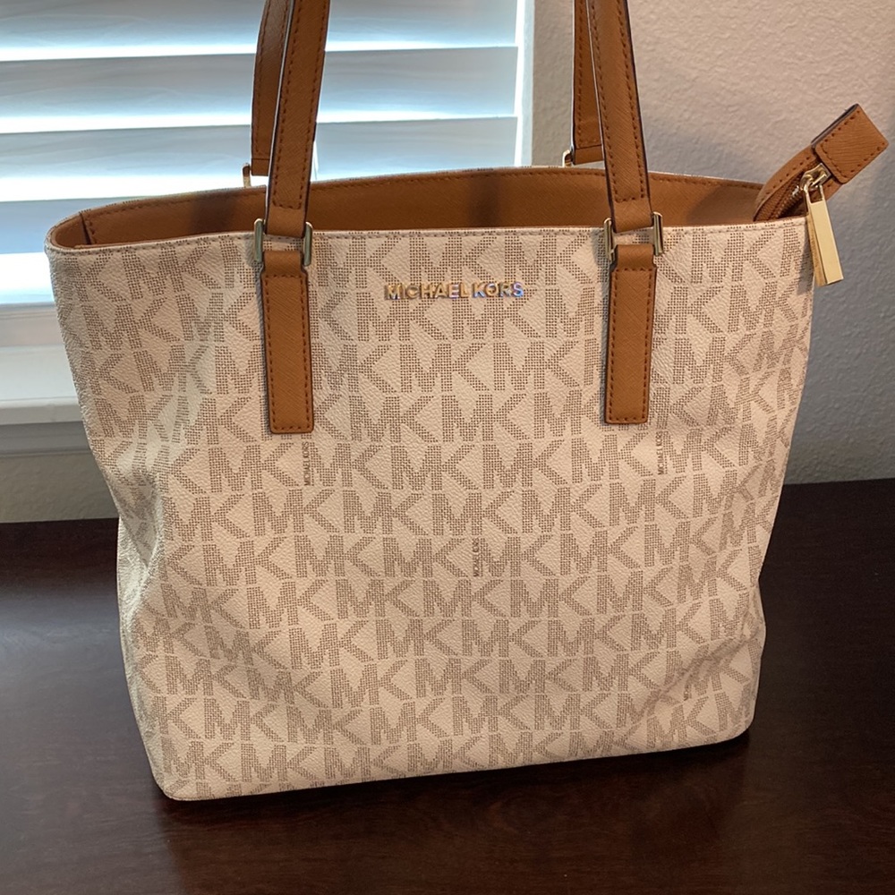 Michael Kors tote with zipper